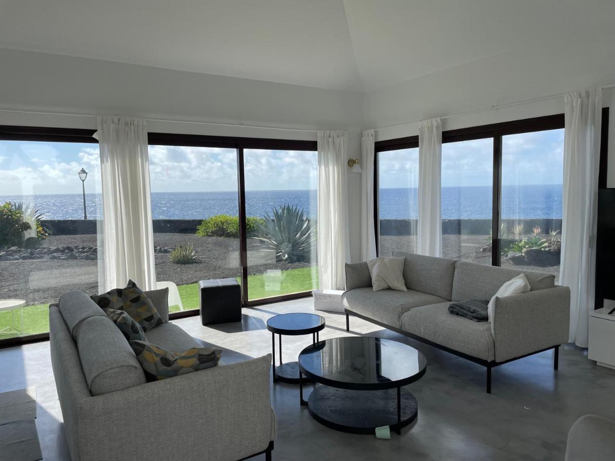 Vakantiehuis Babel - First Line Seafront House *